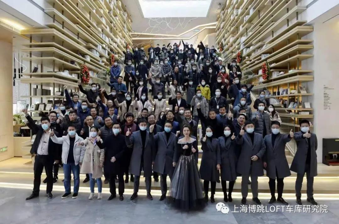 重庆全国一百多人在华侨城汉口道6号参观研讨LOFT专利车库技术！